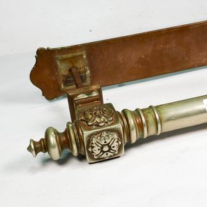 Manijón de Bronce Labrado con Diseño Floral - 40 x 14 cm - imagen 3