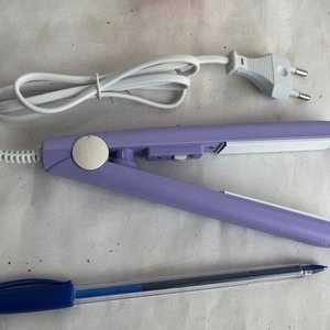 Planchita de Pelo Lila con Estuche, Nueva sin Uso - imagen 4