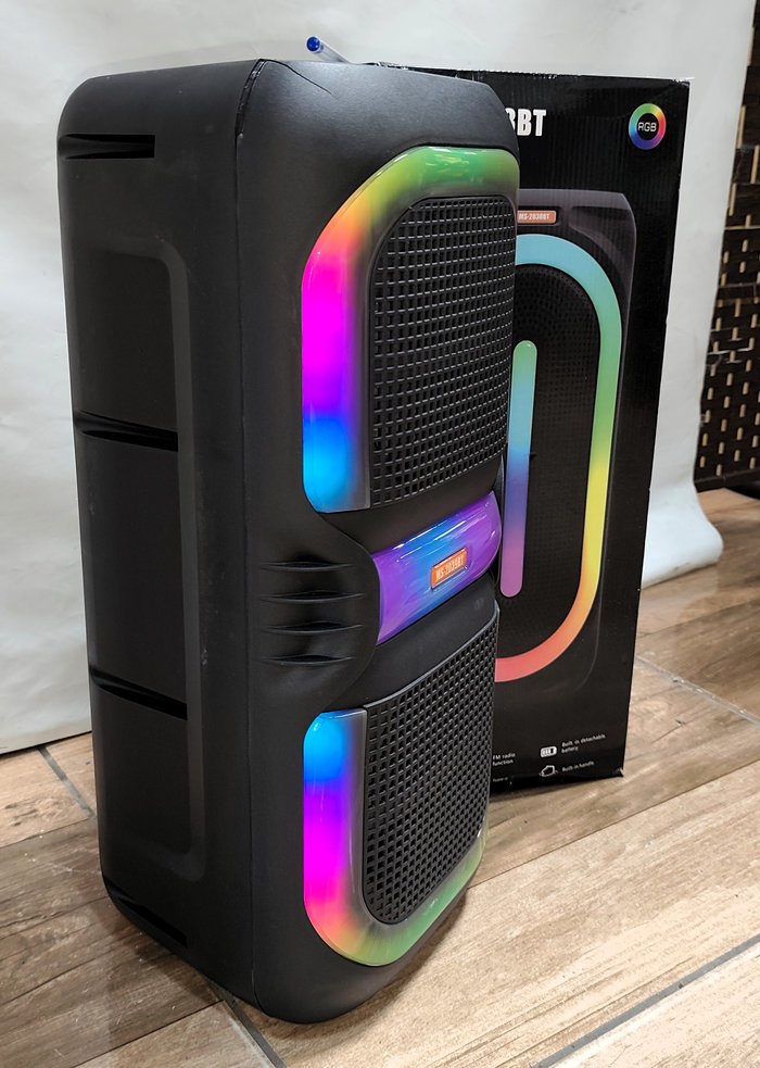 Altavoz multimedia recargable con Bluetooth y luces - imagen 4