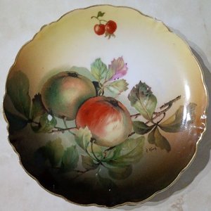 Plato de Porcelana con Manzanas y Firma A. Koch - Diámetro 19.5 cm - imagen 1