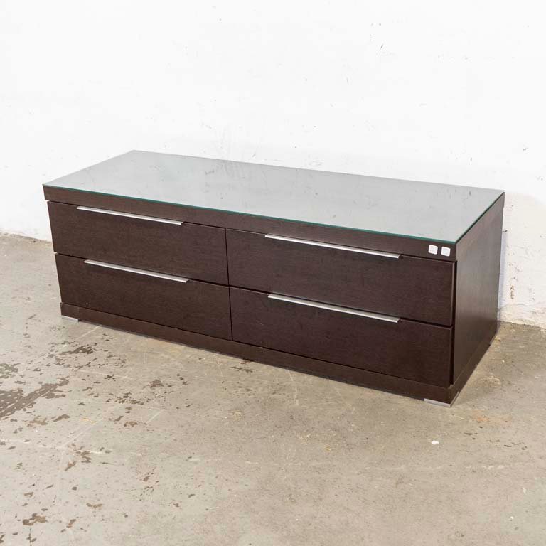 Lote siguiente: Rack de TV con cuatro cajones: Un almacenamiento elegante y funcional