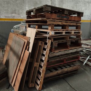 Lote de Pallets, Marcos y Tableros de Madera Usados - imagen 1