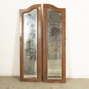 Lote anterior: Par de Puertas Antiguas con Espejos Biselados y Marco de Madera