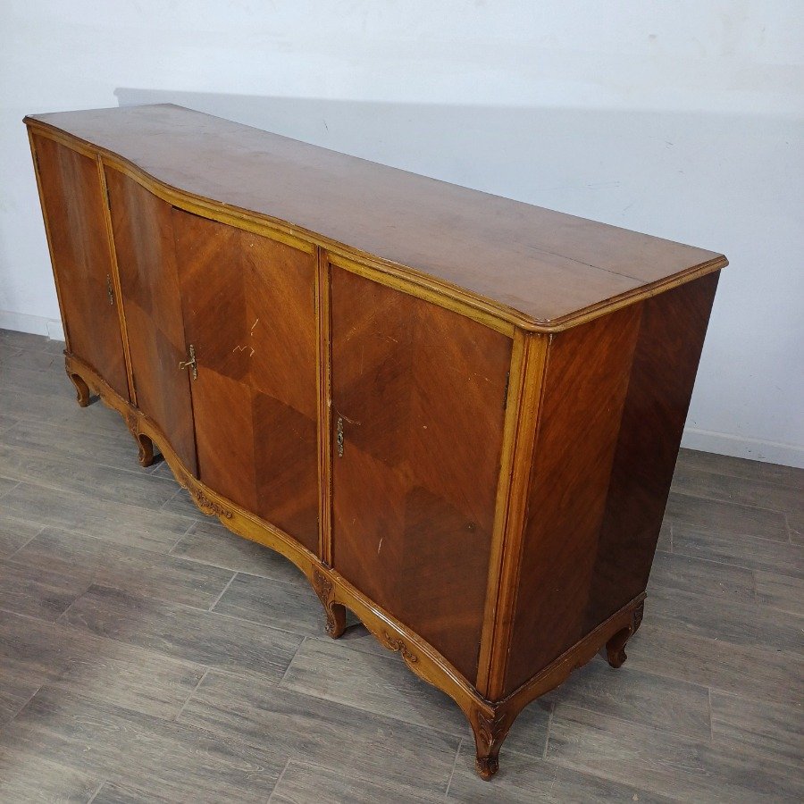 Muebles de estilo Luis XV, con detalles de madera tallada y patrones de parqué - imagen 18