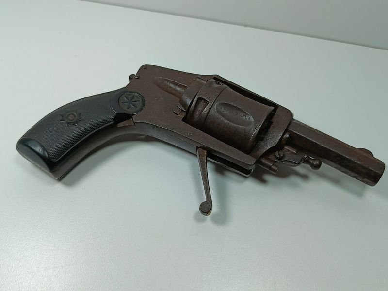 Pistola antigua belga Vellodog con cachas en baquelita - imagen 3