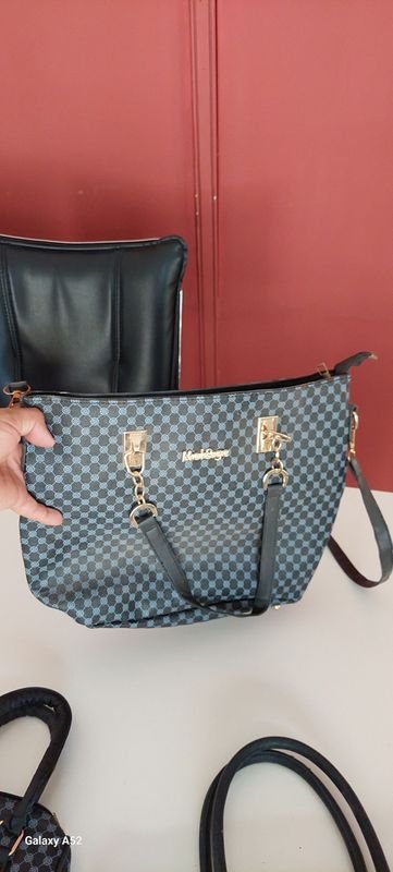 Bolsos de cuero en excelente condición - imagen 4