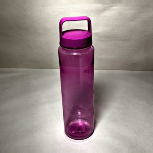 Lote de 6 Botellas Plásticas Violetas Cilíndricas con Tapa y Manija - imagen 2