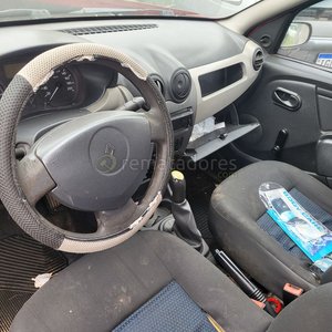 Renault Sandero 205 Rojo - Vehículo para repuestos o chatarra - imagen 3