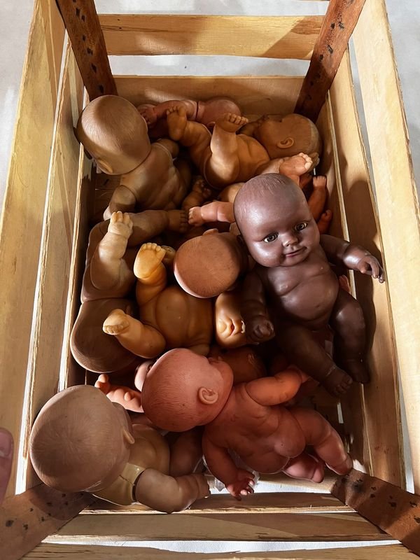 Caja con Bebotes de Plástico