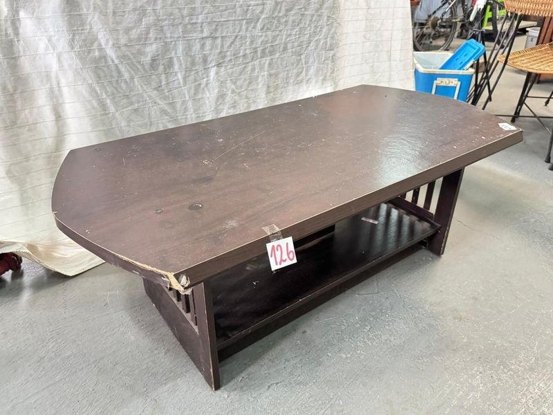 Mesa de living semi-oval para decorar tu hogar