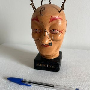 Figura "Geniol" con Clavos en Cabeza - imagen 3