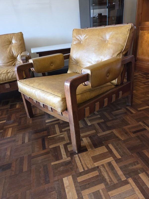 Juego de sillones en madera y cuero con almohadones - imagen 4