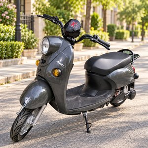 Lote siguiente: Scooter Eléctrica Tipo Vespa Negra Nueva con Batería de Litio y Cargador