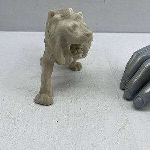 Estatuilla de León Rugiendo en Marmolina - imagen 5