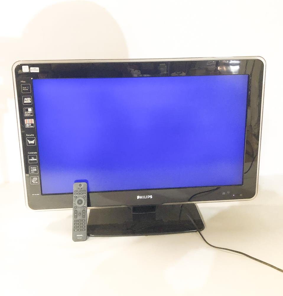 Televisor Philips de 32" con control remoto, funcionando