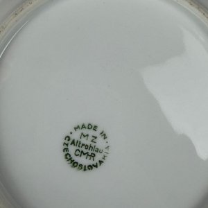 Azucarera y platillo de porcelana con detalles dorados y verdes, Made in Czechoslovakia - imagen 4