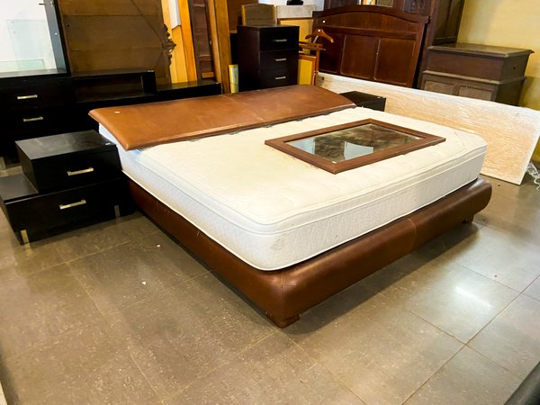 Sommier con Colchón y Mesa de Luz Antigua de Madera y Mármol - imagen 1
