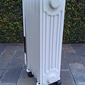Estufa Eléctrica de Aceite Rolls 5 Radiantes Blanca con Ruedas - imagen 4