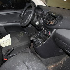 Hyundai i10 Blanco Sucio para Repuestos o Reparación - imagen 2