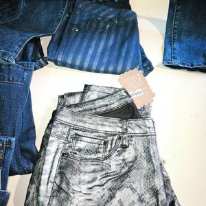 Lote de 6 Pantalones de Jean para Dama - imagen 3