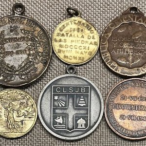 Lote anterior: Lote de 6 Medallas Conmemorativas Uruguayas: Batlle, Artigas, Constitución, ANP, San Juan Bautista