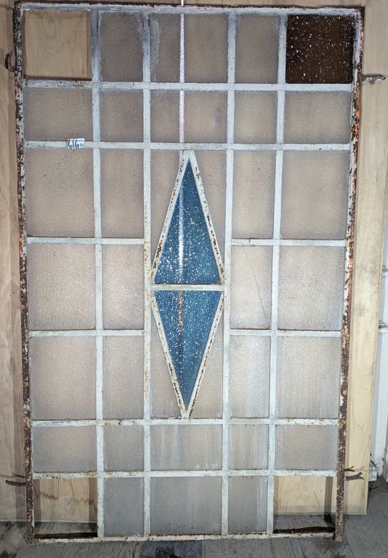 Vitral de vidrio estropeado en marco de hierro - imagen 8