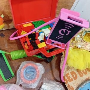 Lote Variado: Muñecas, Accesorios de Moda, Juguetes y Más - imagen 11