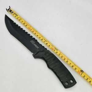 Cuchillo Táctico Negro con Vaina y Hoja Serrada - imagen 5