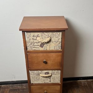Lote anterior: Mueble Organizador de Madera con Cajones de Tela y Madera