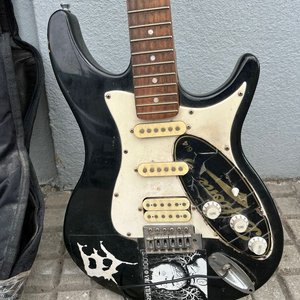 Guitarra Eléctrica Behringer "El Toro" para Repuesto - imagen 2