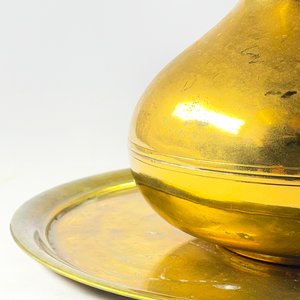 Dos piezas bronceadas, bandeja circular 33 cm y florero belga 18 cm - imagen 3