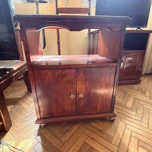 Lote anterior: Mesa de Madera para TV con Puertas y Ruedas