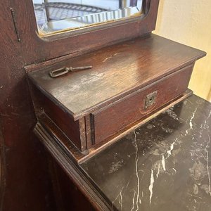 Tocador Antiguo de Roble con Espejo Triptico y Tapas de Mármol - imagen 8