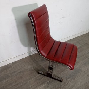 Sillón Anatómico Rojo Tapizado en Cuero con Base de Metal y Madera - imagen 3