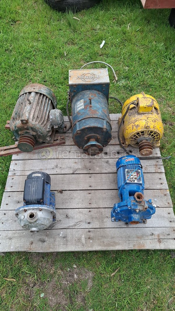 Lote de Bombas de Agua y Generador Eléctrico
