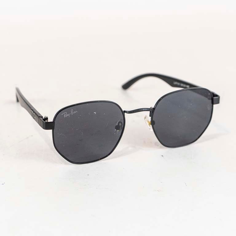Lote siguiente: Par de lentes de sol para hombre