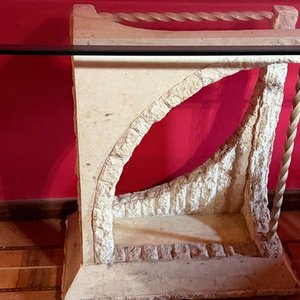 Mesa de Arrimo con Tapa de Vidrio y Base Estilo Piedra - imagen 3