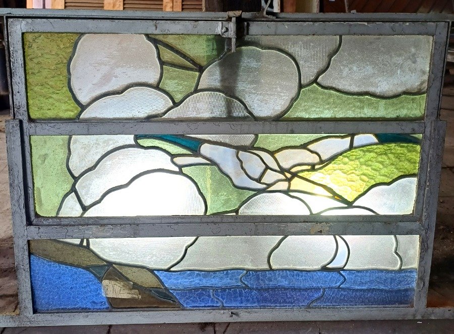 Lote siguiente: Ventana tipo banderola con vitraux Art Deco diseño de gaviota