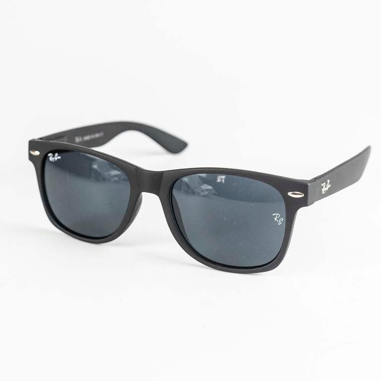 Lote siguiente: Lentes de sol imitación Ray Ban