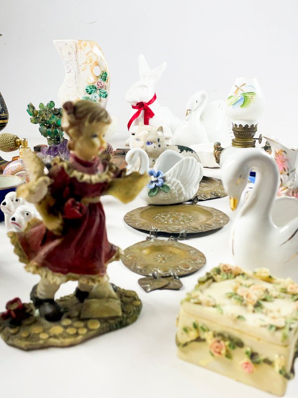 Colección de objetos decorativos en buen estado - imagen 3