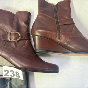 Lote de Botas y Botinetas de Dama Variadas - imagen 3