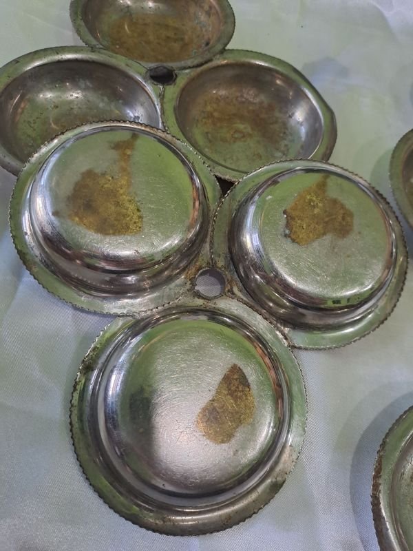 Antiguos Soportes de Condimentos en Bronce Platinado - imagen 2
