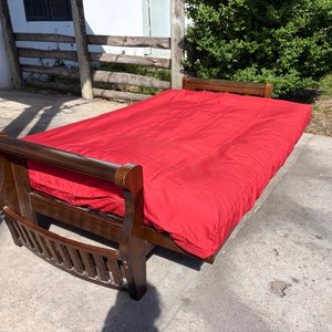 Futón de Madera con Colchoneta Roja - imagen 3