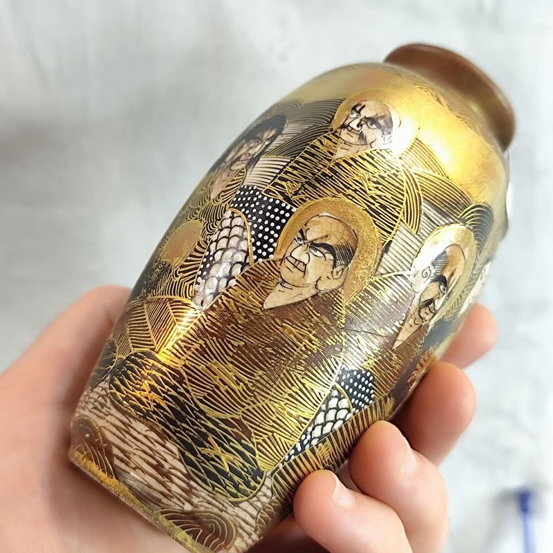 Pequeño jarrón de loza japonesa SATSUMA pintado a mano con diseño de rostros humanos - imagen 5