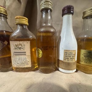 Lote de Botellas Miniatura de Licores Varios Selladas - imagen 2