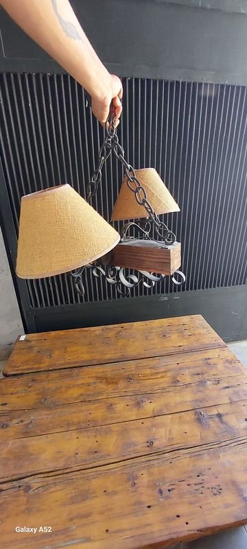 Lámparas antiguas de madera y hierro - imagen 1