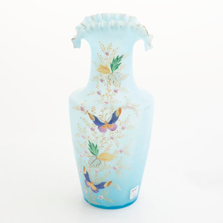 Florero de Opalina Celeste con Flores y Mariposas - 27cm