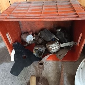 Lote de Cascos de Constructor y Herramientas Varias - imagen 9