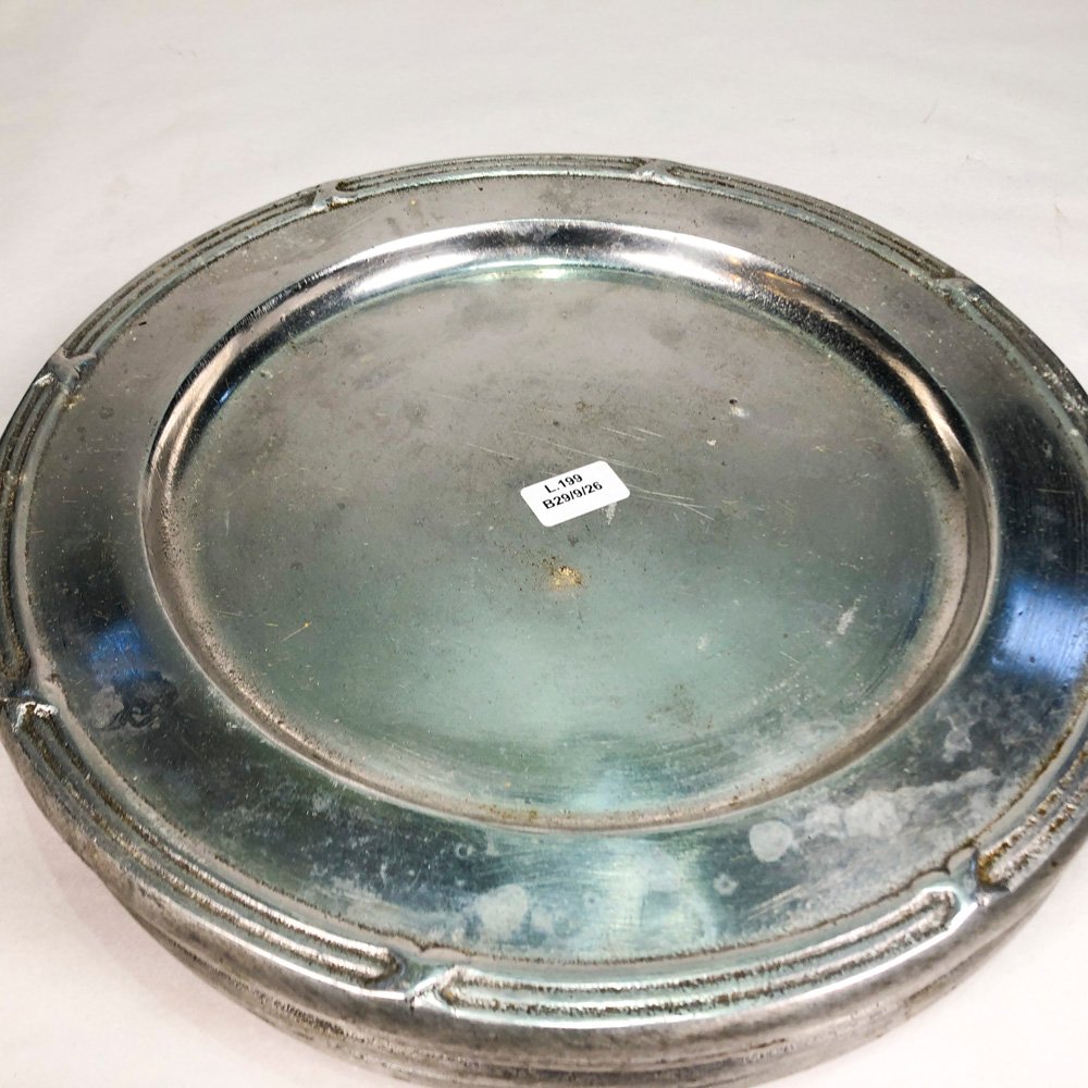 Juego de 4 Platos Sitiales Circulares de Peltre