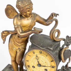 Reloj de Sobremesa Bronce y Metal con Figura de Ángel y Serpiente - imagen 2